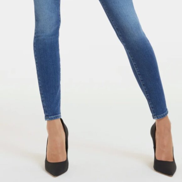 NWT - Good American - Good Waist Skinny Light Compression Jeans - Size - 4 - Picture 1 of 2
